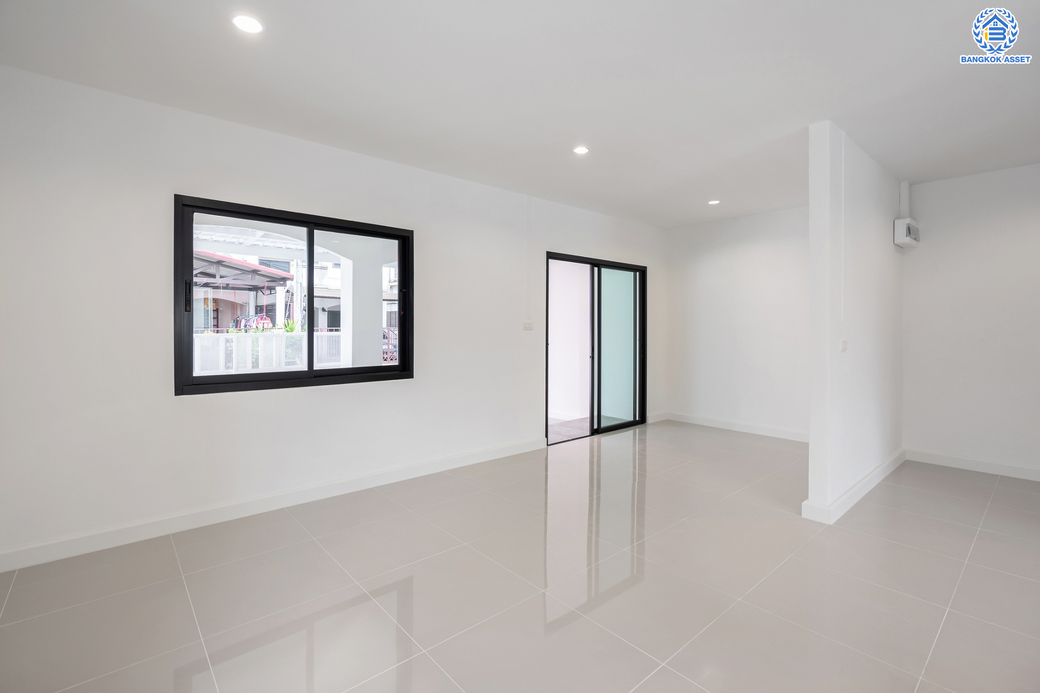 บ้านมือสองตกแต่งใหม่ ม.บ้านสวน5 กลางเมือง พิบูลย์สงคราม บ้านแฝด 3 ชั้น หลังมุม เนื้อที่ 39.4 ตร.ว. ฟังก์ชัน 4 ห้องนอน 3 ห้องน้ำ จอดรถได้ 2 คัน ราคาคุ้มสุดในย่านนี้! บนสุดยอดทำเล! เชื่อมถนนพิบูลย์สงคราม, วงศ์สว่าง, นครอินทร์ และติวานนท์ ใกล้จุดขึ้นทางด่วนศรีรัช-วงแหวนรอบนอก และรถไฟฟ้า "สถานีแยกติวานนท์"